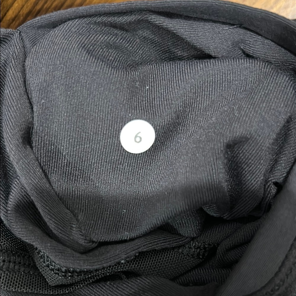Lululemon Women’s Black Pants, Size 6 - Picture 7 of 7